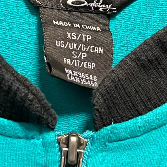 *SOLD* Women's Oakley Jacket - Picture 3 of 3